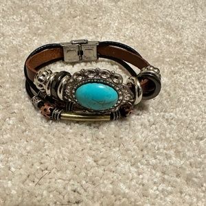 Bracelet with aqua blue stone